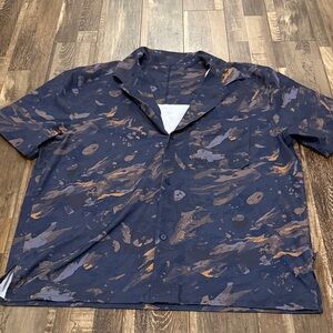 lululemon athletica Navy Short-Sleeve Button-Down with Brown and Gray Splatter